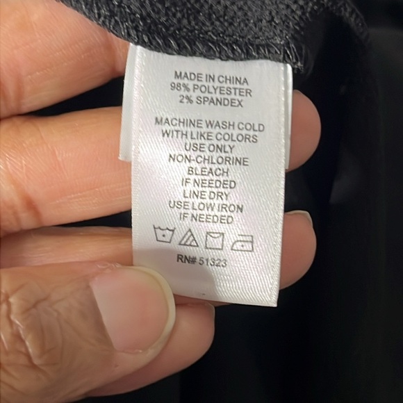 CeCe Women's Black Short Sleeve Ruffled V-Neck Tie Blouse Size M. ((B5)) - Picture 5 of 5